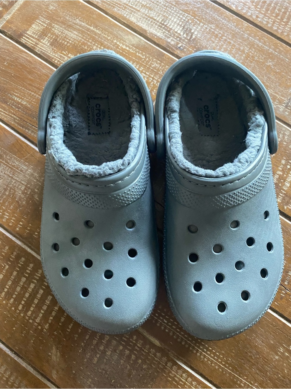 CROCS Fuzz-Lined Clog in Light Gray size 7